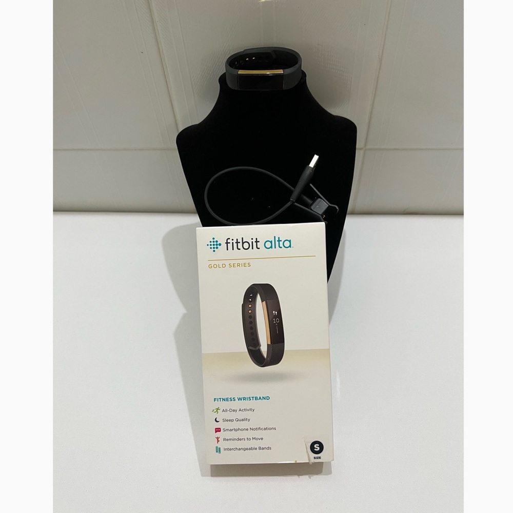 FITBIT ALTA GOLD SERIES SIZE SMALL LIKE NEW CONDITION WORN TWICE!